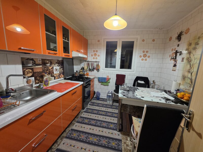 Dristor, 5 minute metrou, Ramnicul Sarat, chiar pe Istriei, bloc 1983